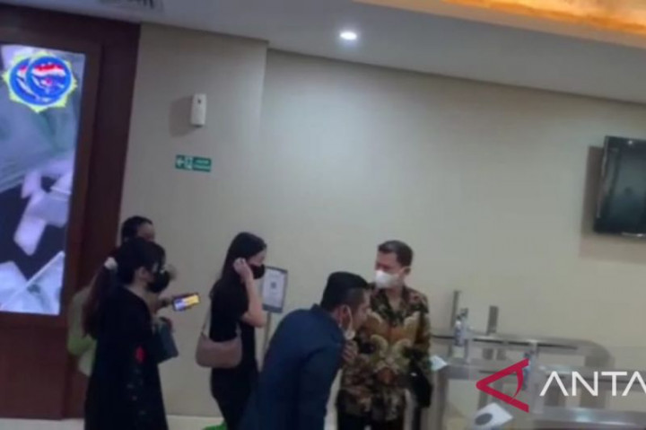 Penuhi Panggilan Polisi, Pacar Indra Kenz Ogah Berkomentar