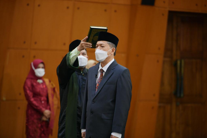 Marwan Dilantik Jadi Rektor Universitas Syah Kuala 2022-2026