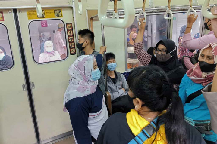 Mulai 9 Maret, Penumpang KRL Dapat Duduk Tanpa Jarak