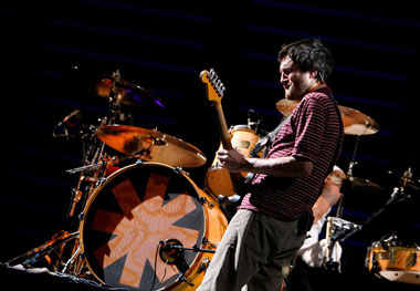 Terungkap! Flea Berperan Besar atas Kembalinya John Frusciante ke Red Hot Chili Peppers