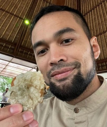 Foto <i>Selfie</i> Teuku Wisnu dengan Cireng Jadi <I>Trending Topic</i>, Kok Bisa?