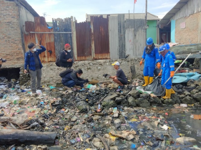 Limbah Oli Cemari Pantai Kampung Rawa Laut Lampung, Nelayan Mengeluh