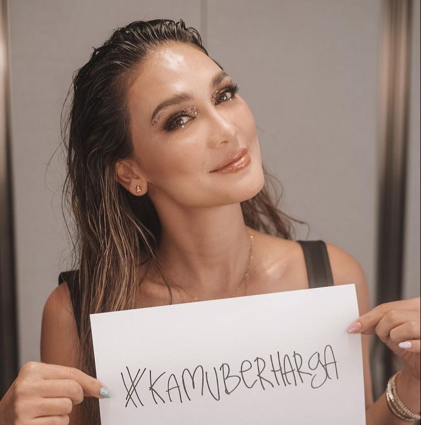 Luna Maya merupakan satu di antara para gadis Indonesia yang mengunggah foto di media sosial dengan tulisan #KamuBerharga (Foto:Instagram)