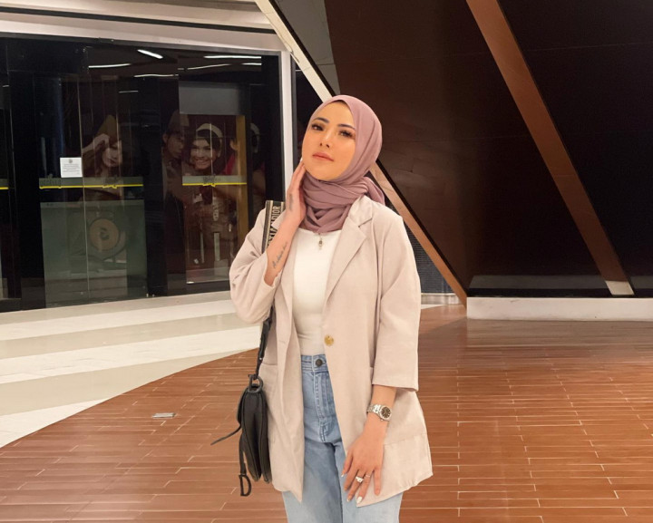 Masih Lepas-Pasang Hijab, Ayu Aulia Bantah Permainkan Agama
