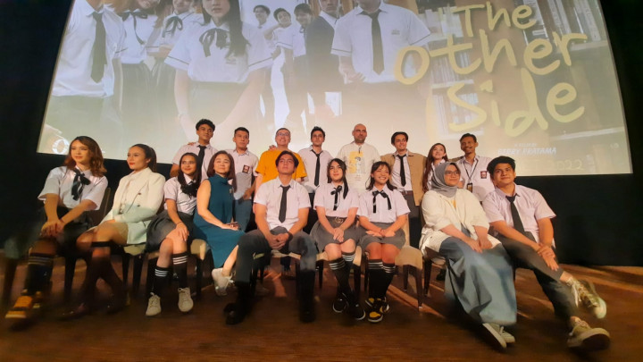 Diadaptasi dari Novel Laris, Film The Other Side Jamin Akan Berbeda dari Dilan