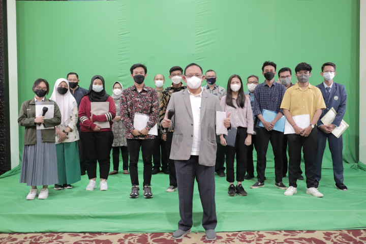 Rektor UNAIR Umumkan 45 Siswa Penerima Golden Ticket 2022