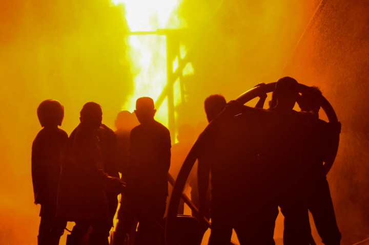 Foto Terpopuler: Sumur Minyak di Aceh Timur Terbakar hingga Boric Dilantik sebagai Presiden Termuda Chili