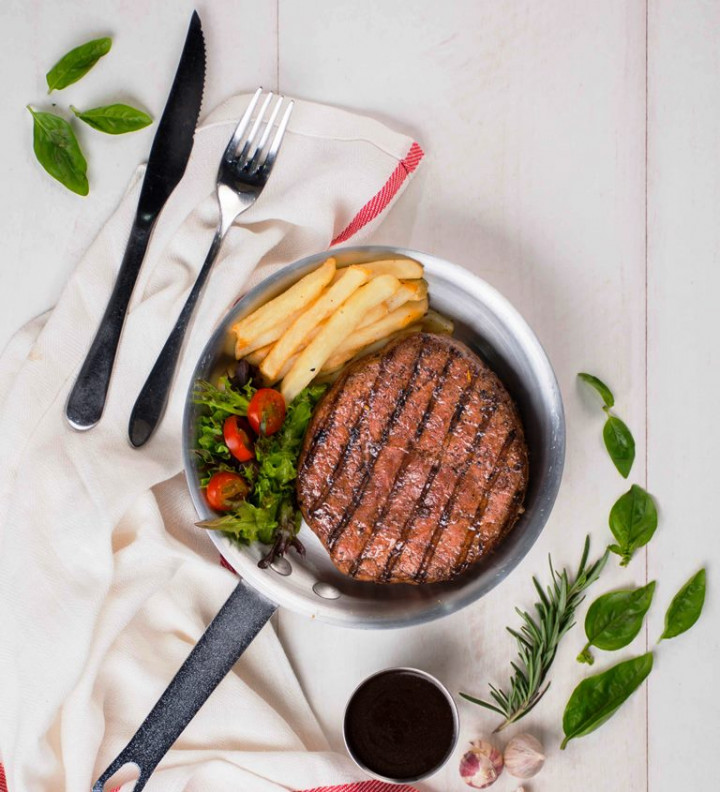 Makan Steak dapat Menu Rahasia, Bikin Penasaran!