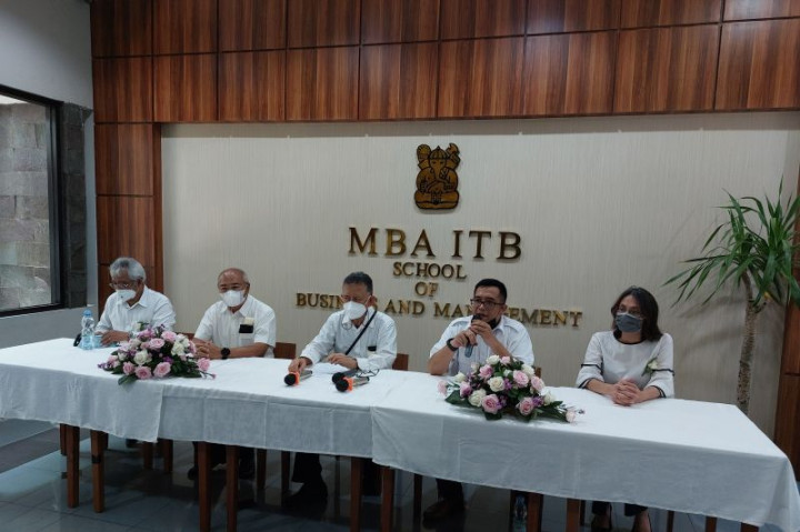 Melunak, Rektor Sepakat Negosiasi Soal Swakelola SBM ITB