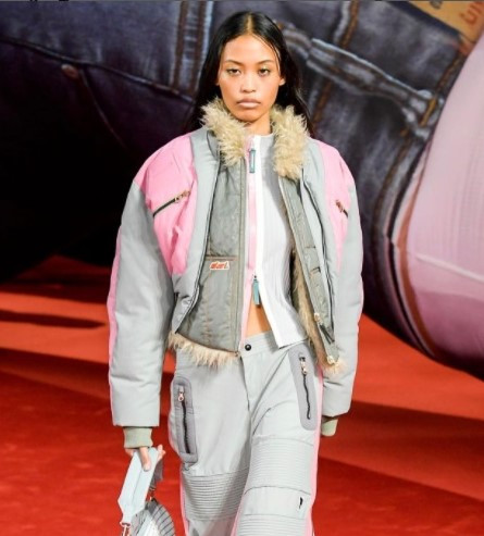 Viral Cerita Nafa Salvana, Direkrut Jadi Model Internasional di Warung Pecel Lele