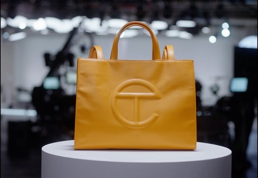 Tas berwarna mustard ini dirilis pada 14 Maret 2022. (Foto: Dok. Instagram/@telfarglobal)