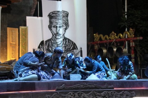 Penggambaran kearifan lokal komunitas Sedulur Sikep (Saminisme) Blora, Jawa Tengah, melalui pagelaran teatrikal. MI/Akhmad Safuan