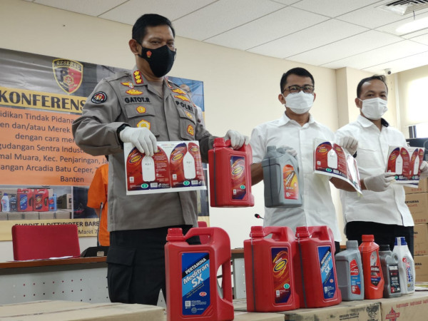 Polisi Tangkap Seorang Otak Pemalsuan Oli di Jakarta Utara