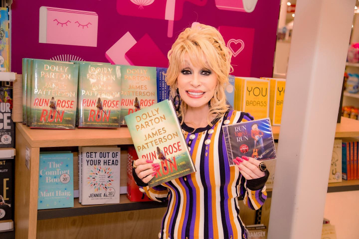 Dolly Parton Mundur dari Nominasi Rock & Roll Hall of Fame