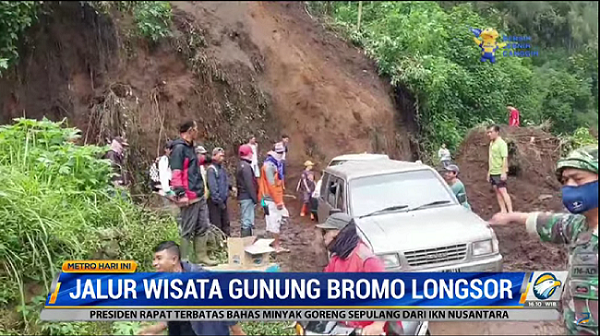 Jalur Wisata Gunung Bromo Putus Akibat Longsor