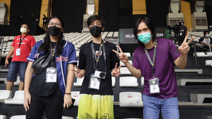 Once Mekel dan Deddy Corbuzier Asyik Nikmati Pertandingan IBL 2022