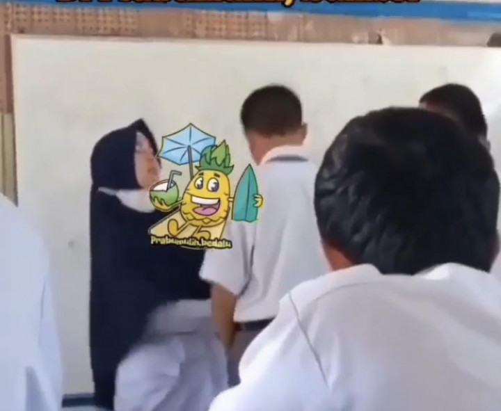 Viral, Guru di Prabumulih Tampar Siswa Berkali-kali di Depan Kelas
