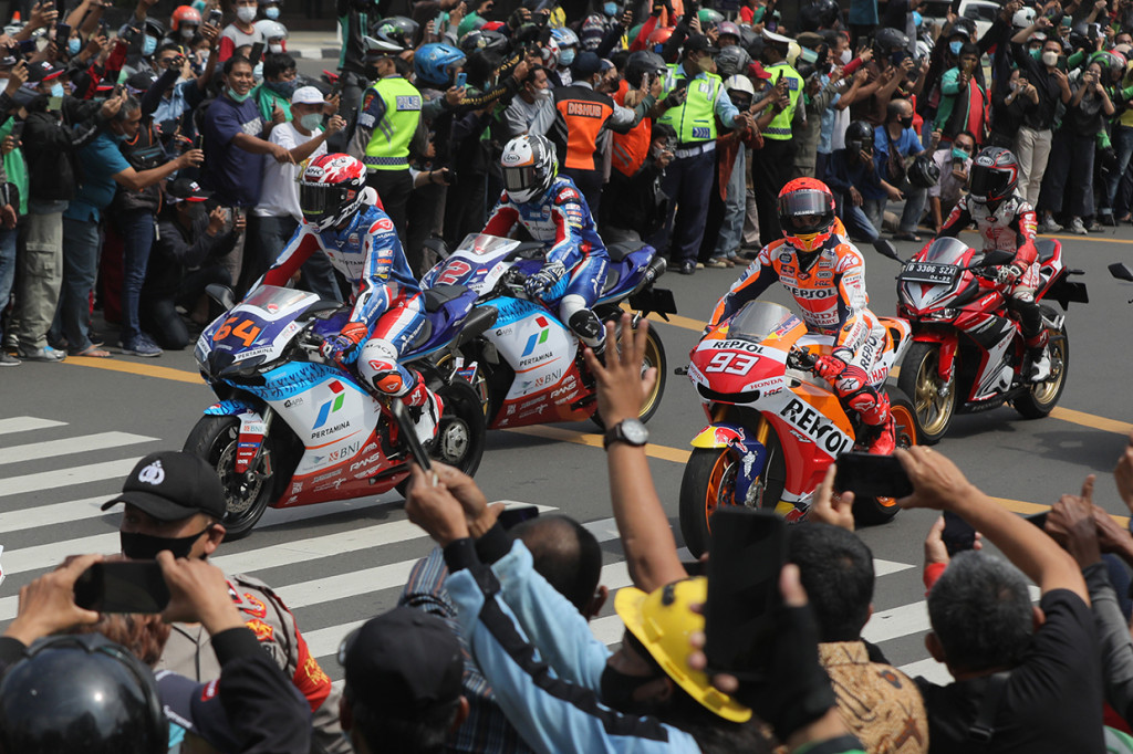 Antusiasme Warga Saksikan Parade MotoGP di Jakarta