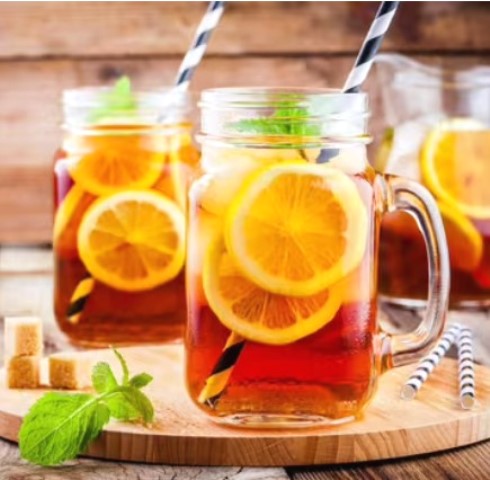 Segarkan dahaga kamu di siang terik dengan resep minuman lemon tea peras. (Foto: Dok. Endeus TV)