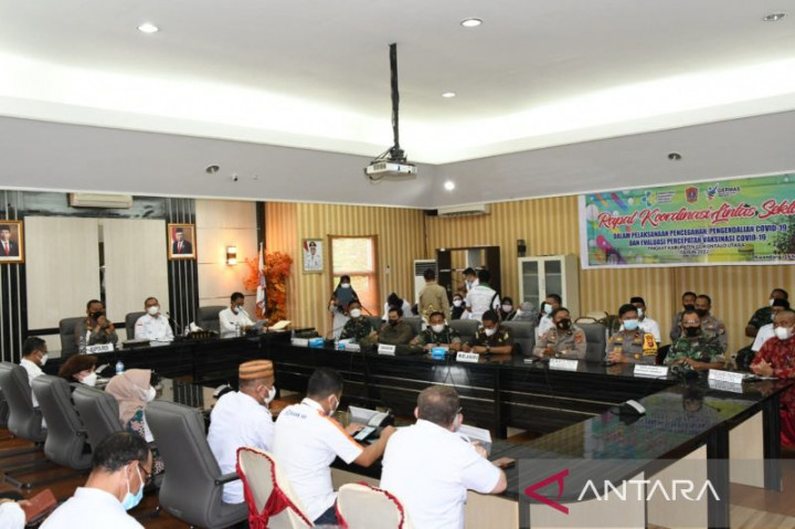 Pemkab Gorontalo Utara Berhentikan Aparat Tidak Mau Vaksin Covid-19