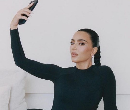 Akhirnya, Kim Kardashian Unggah Foto Romantis dengan Pacar Baru di Media Sosial