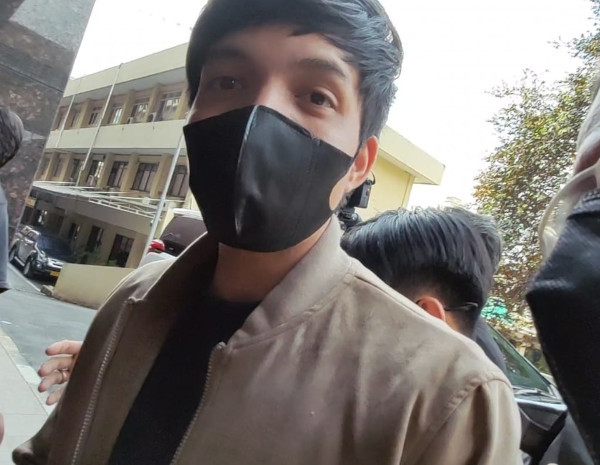 Atta Halilintar Serahkan Tas Dior dari Doni Salmanan ke Polisi