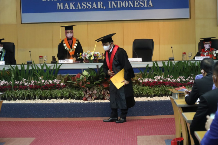 Mentan Raih Gelar Profesor Kehormatan Bidang Tata Negara dari Unhas