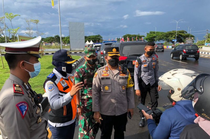 Akses Jalan Menuju Sirkuit Mandalika Disekat