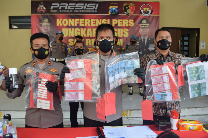 Pembuat dan Pengedar Uang Palsu Diringkus Polisi
