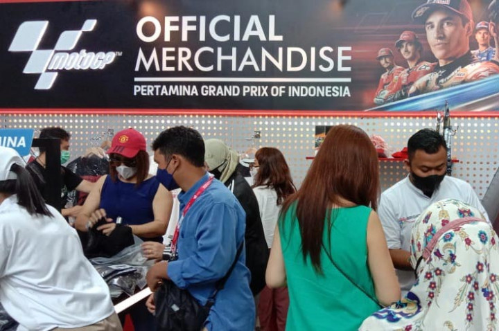 Official Merchandise MotoGP Diserbu Pengunjung