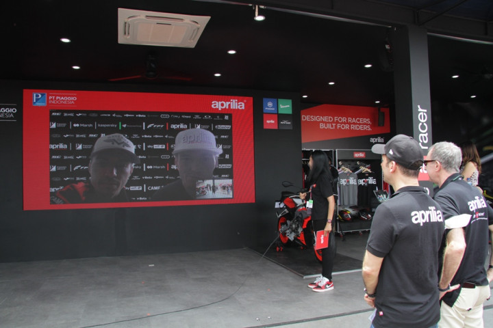 Duo Pembalap Aprilia Espargaro dan Vinales Sapa Penggemar di Sirkuit Mandalika