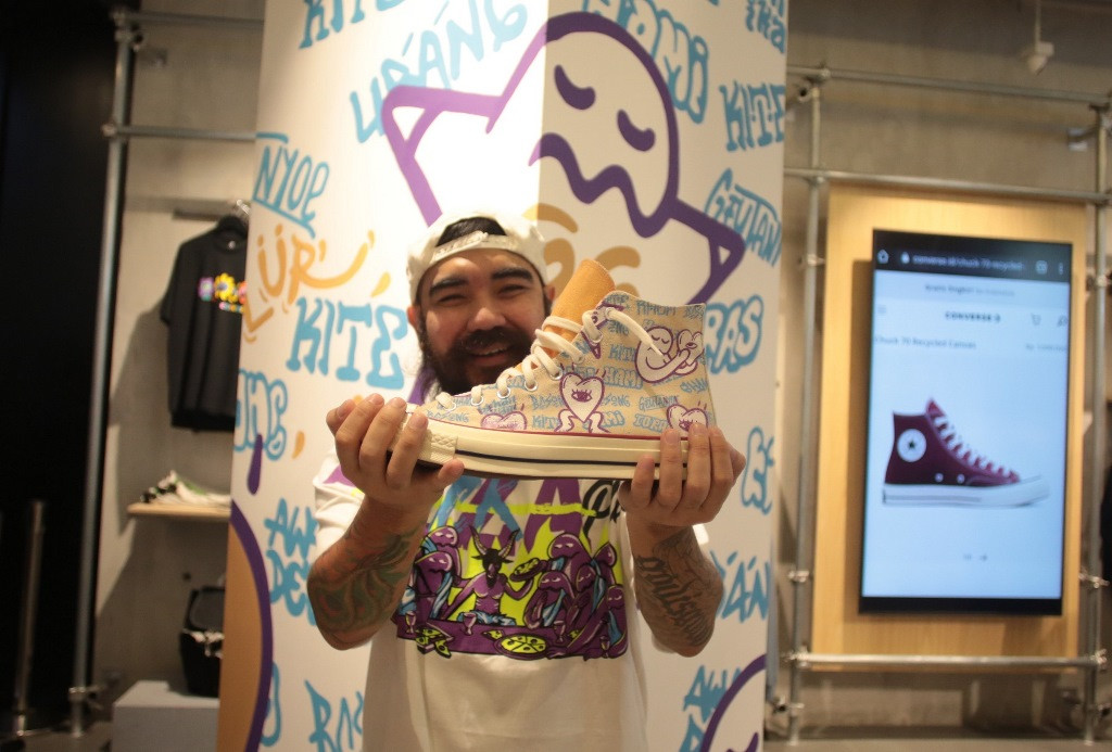 Philip Ponk sendiri dikenal sebagai seniman, ilustrator, dan perancang grafis serta muralist (Foto: Vox Populi Publicists)