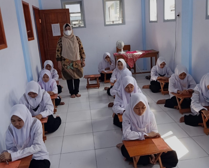 15.124 Santri Ikut Ujian Sekolah Pendidikan Kesetaraan Tingkat Ulya