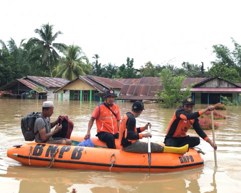 Wagub Banten Perintahkan BPBD Gerak Cepat Bantu Korban Banjir di Carita