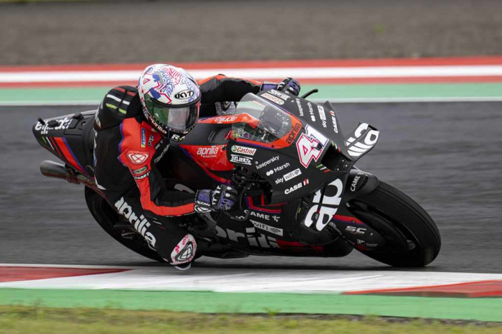 Pembalap Aprilia Aleix Espargaro Start di Baris Keempat MotoGP Mandalika