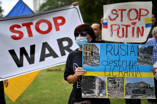 Perang Rusia dan Ukraina bisa mengganggu rantai pasok perdagangan. Foto: AFP/Luis Acosta.