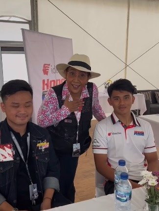 Nonton MotoGP Mandalika, Susi Pudjiastuti: Bising Tapi Asik!