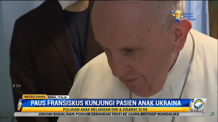 Paus Fransiskus Kunjungi Pasien Anak Ukraina di Roma