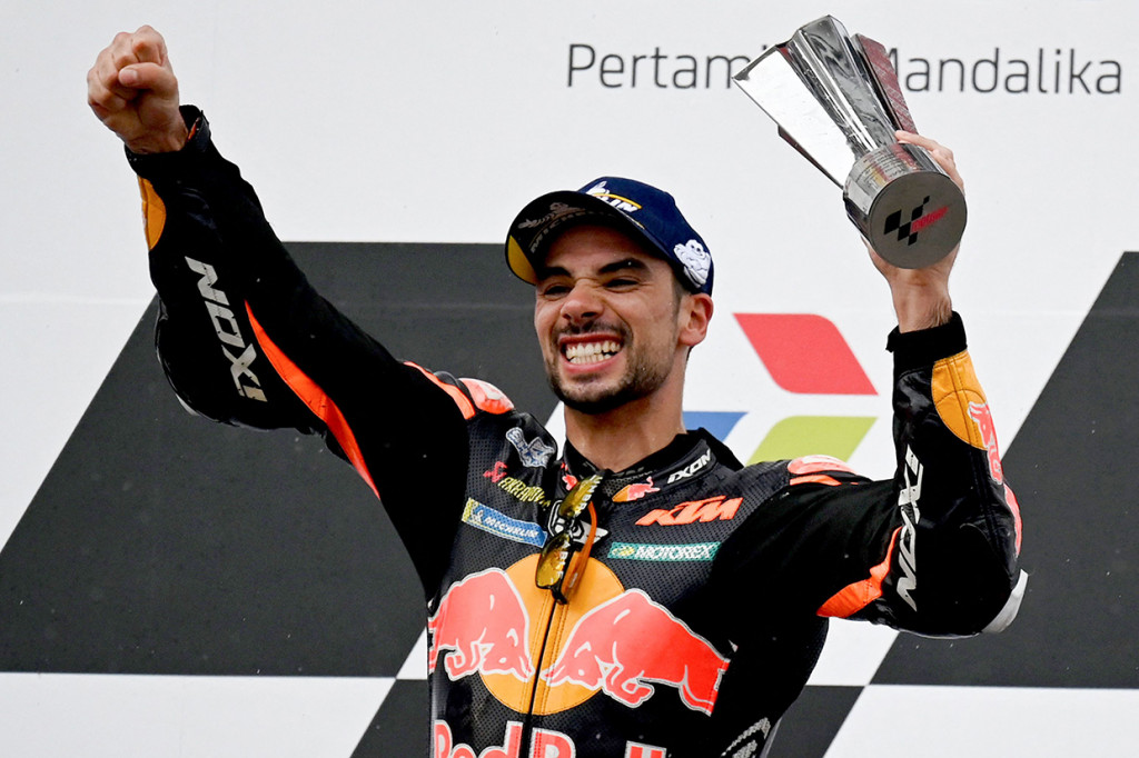 Selebrasi Miguel Oliveira Usai Juara MotoGP Mandalika