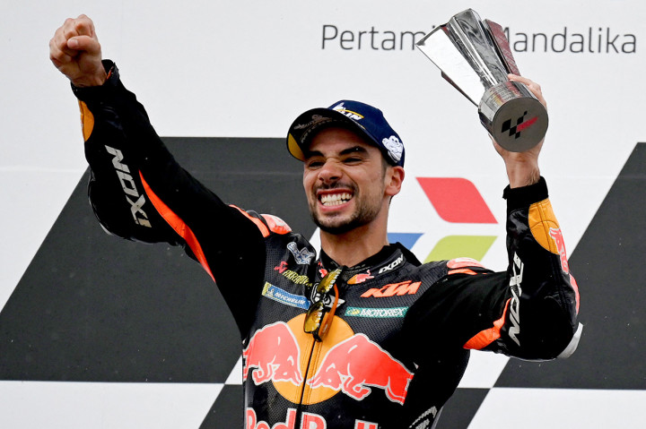 Selebrasi Miguel Oliveira Usai Juara MotoGP Mandalika