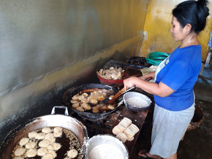 Minyak Goreng Mahal, Perajin Keripik Tempe Sulit Bertahan