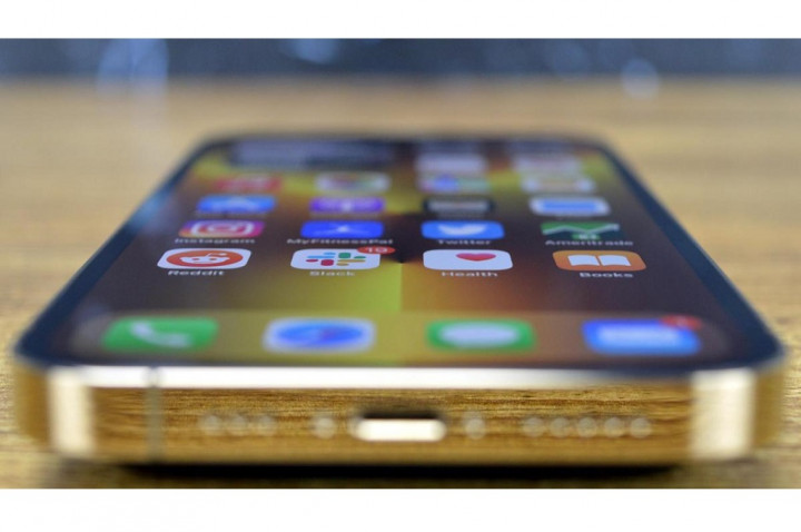 Penipu Temukan Cara Instal Aplikasi Berbahaya di Perangkat iOS