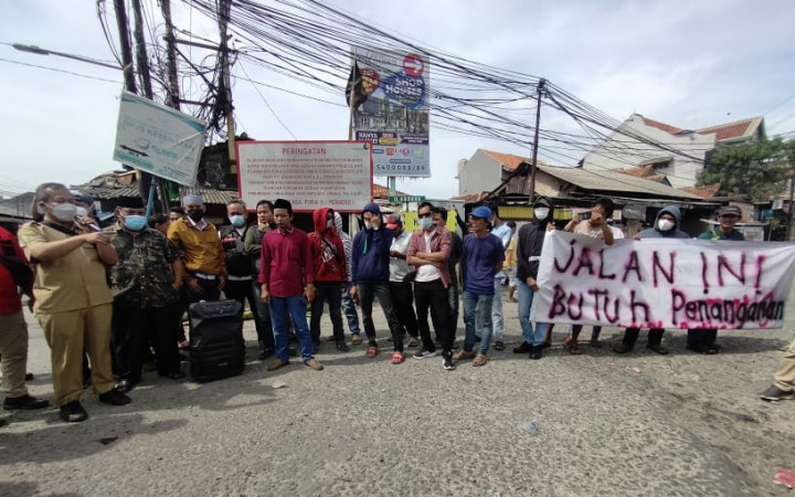 Jalan Rusak Sejak 2020, Warga Batuceper Tangerang Protes