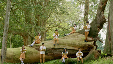 TheOvertunes Menghidupkan “Write Me Another Song” dengan Video Musik Baru