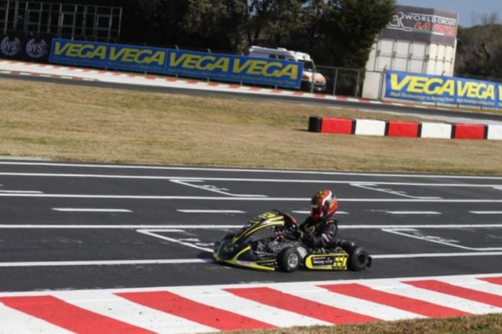 Pembalap Indonesia Qarrar Firhand Naik Podium Kejuaraan Gokart di Italia