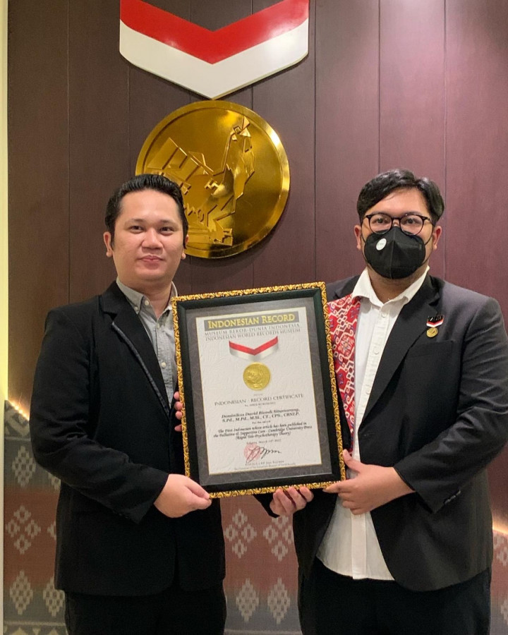 Soroti Kesehatan Mental Selama Pandemi, Dosen Atma Jaya Terima Rekor MURI