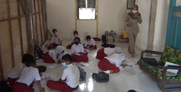 Rehabilitasi Sekolah Mangkrak, Siswa 5 Sekolah di Batang Telantar