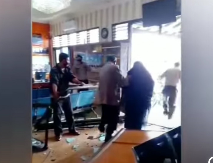 Perempuan Bermotor Terobos Polres Pematangsiantar, Tabrak Ruang SPKT