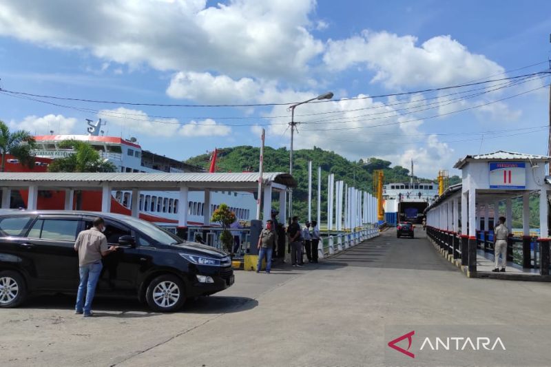  Situasi hari kedua arus penyeberangan usai perhelatan MotoGP Mandalika 2022 terpantau renggang di Pelabuhan Lembar, Lombok Barat, NTB, Selasa, 22 Maret 2022. ANTARA/HO-Humas Polres Lombok Barat