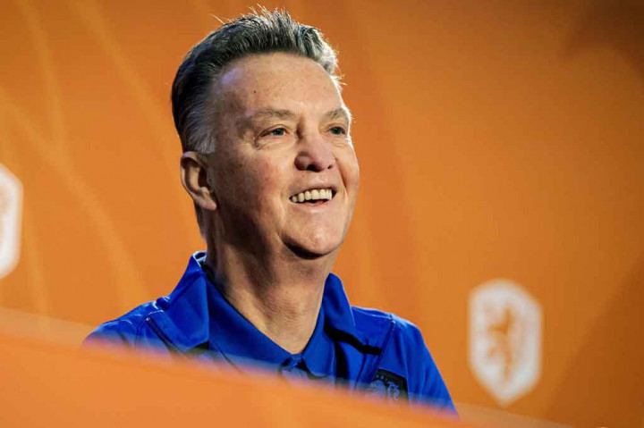Pelatih Timnas Belanda Van Gaal Positif Covid